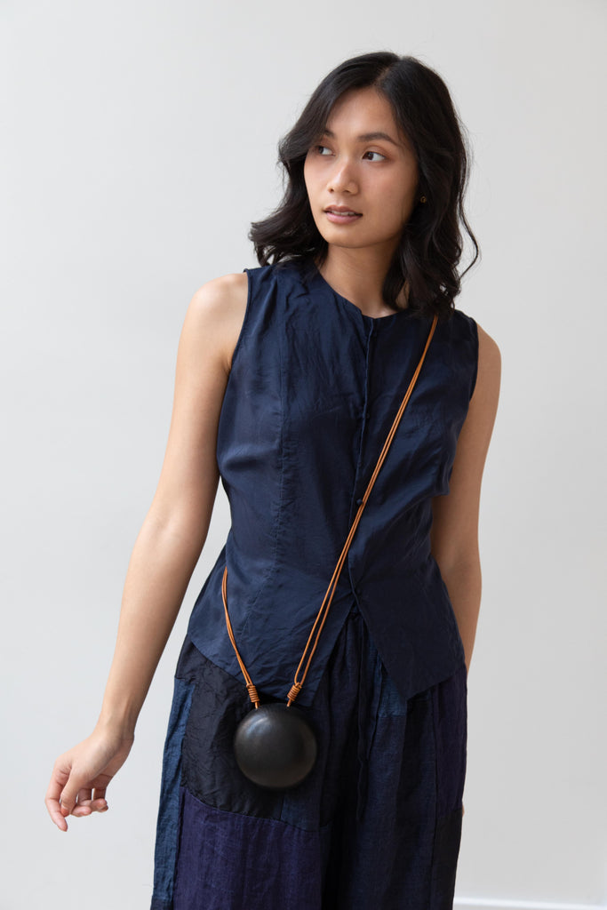 The Backward Vendor | Paddlestone Purse in Black
