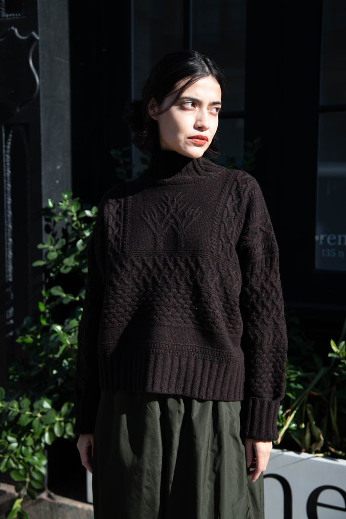 Aseedonclöud | Cable Sweater in Black Brown