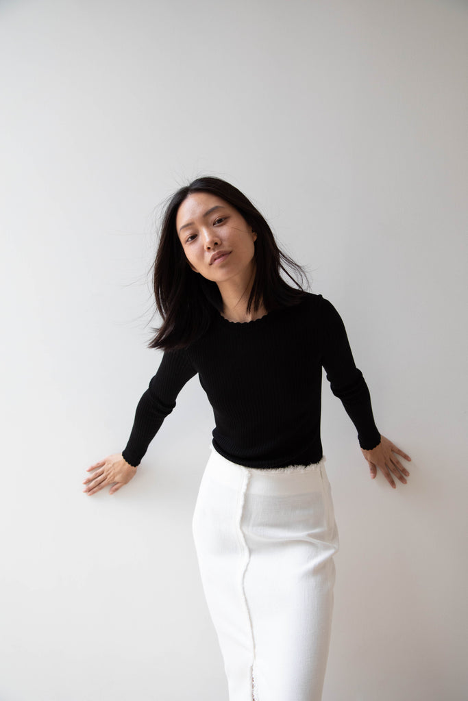 Une Heures | Long Sleeve Scallop Top in Noir