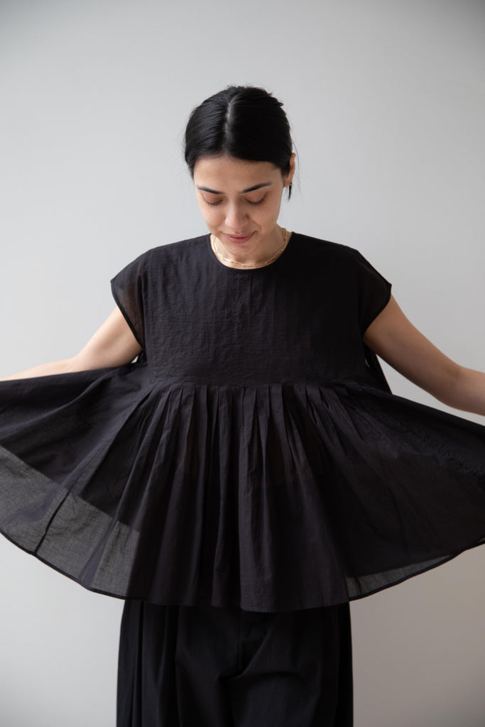 Maison de Soil | Button Back Pleated Shirt in Black