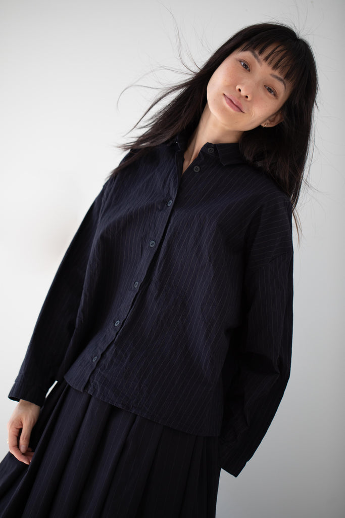 Bergfabel | Short Overshirt in Navy Pin Stripe