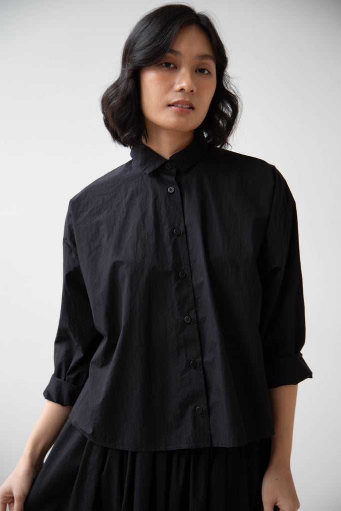 Bergfabel | Short Overshirt in Black Cotton