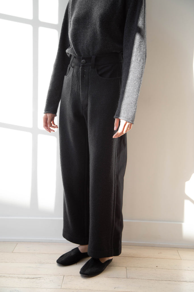 École de Curiosités | Peg Pants in Black & Black