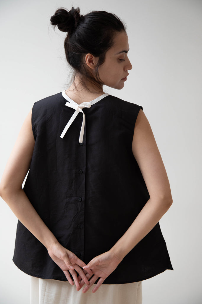 Robe de Peau | Piped Blouse in Black