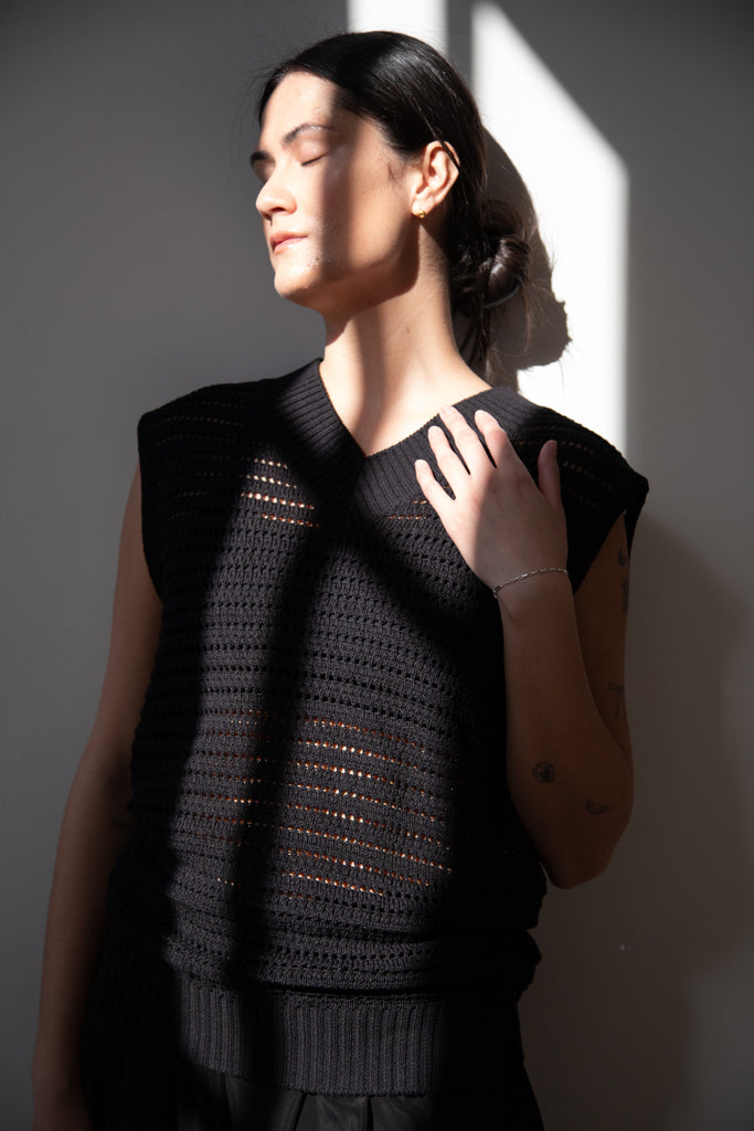 The Loom | Paper Vest in Black