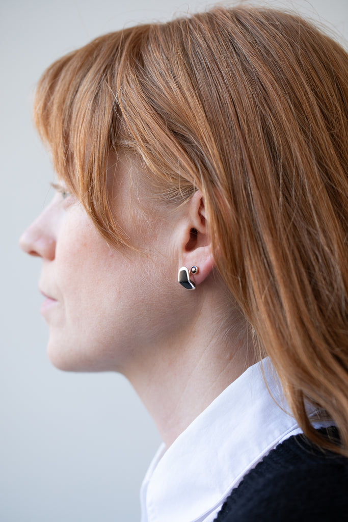 Hirotaka | Equinox Pyramid Onyx Narrow Earrings