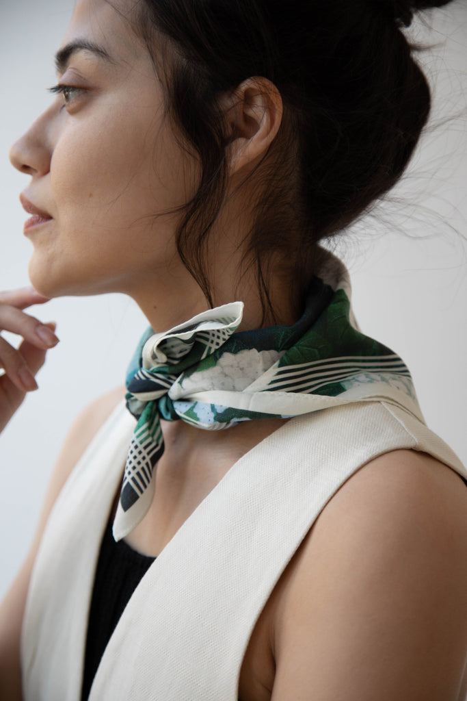 Aseedonclöud Ajisai Hydrangea Scarf in Cotton Silk