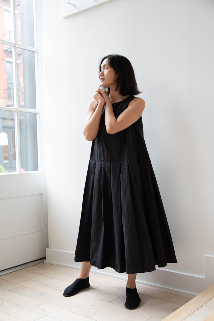 Album di Famiglia | Pleated Sleeveless Dress in Black