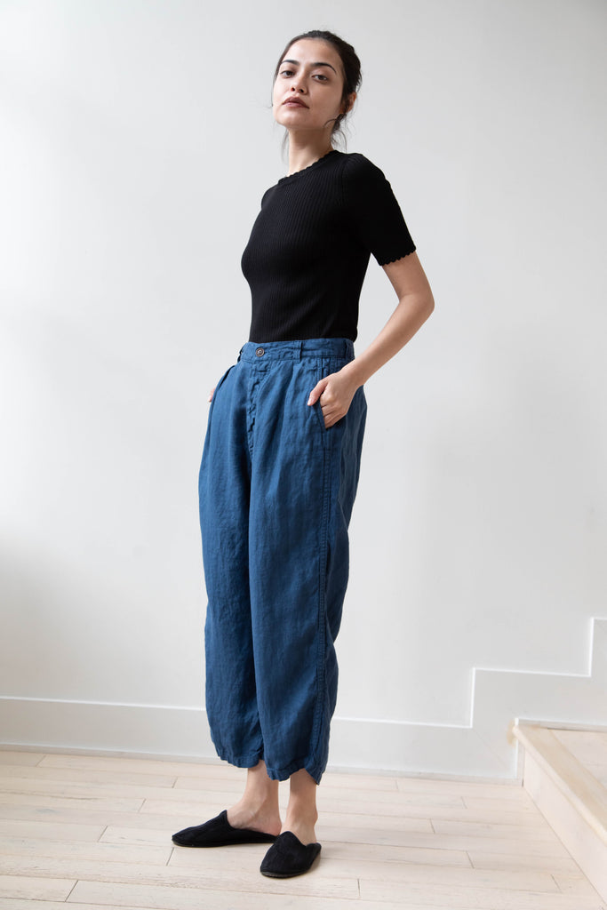 Armen | Tuck Pants in Blue Twill Linen