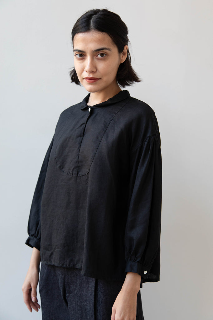 Gauze | Tiny Collar Antique Blouse in Black