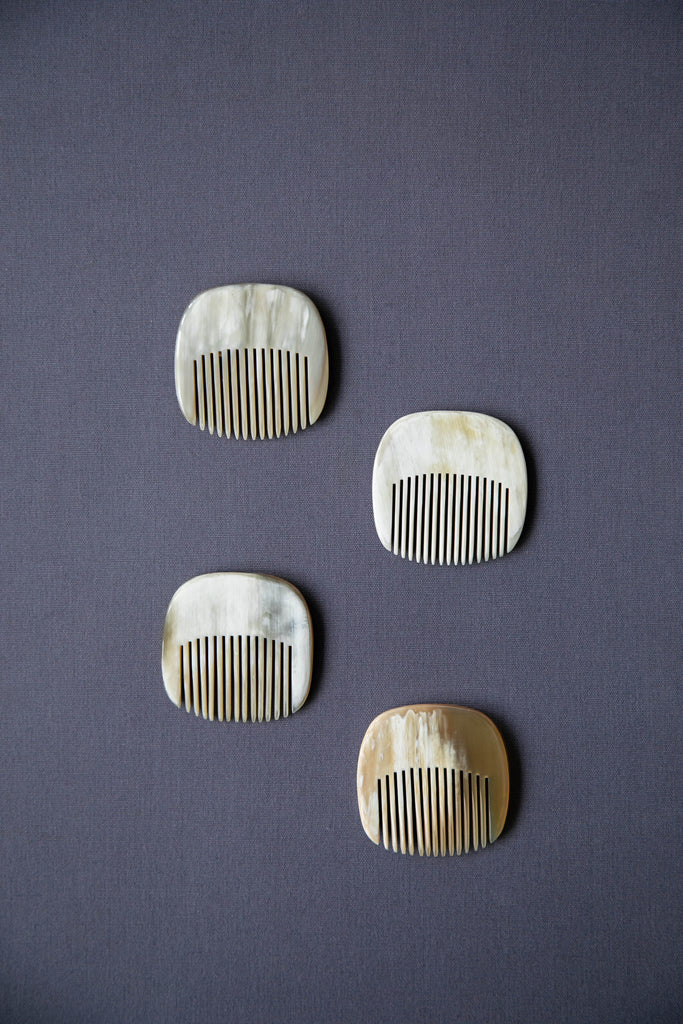 Horn Oval Comb in Cream