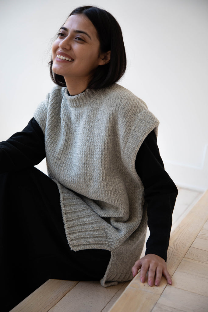 Aton Crewneck Vest in Light Grey