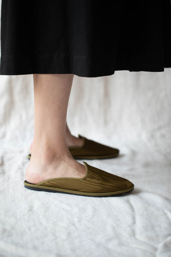 Drogheria Crivellini Silk Slides in Olive