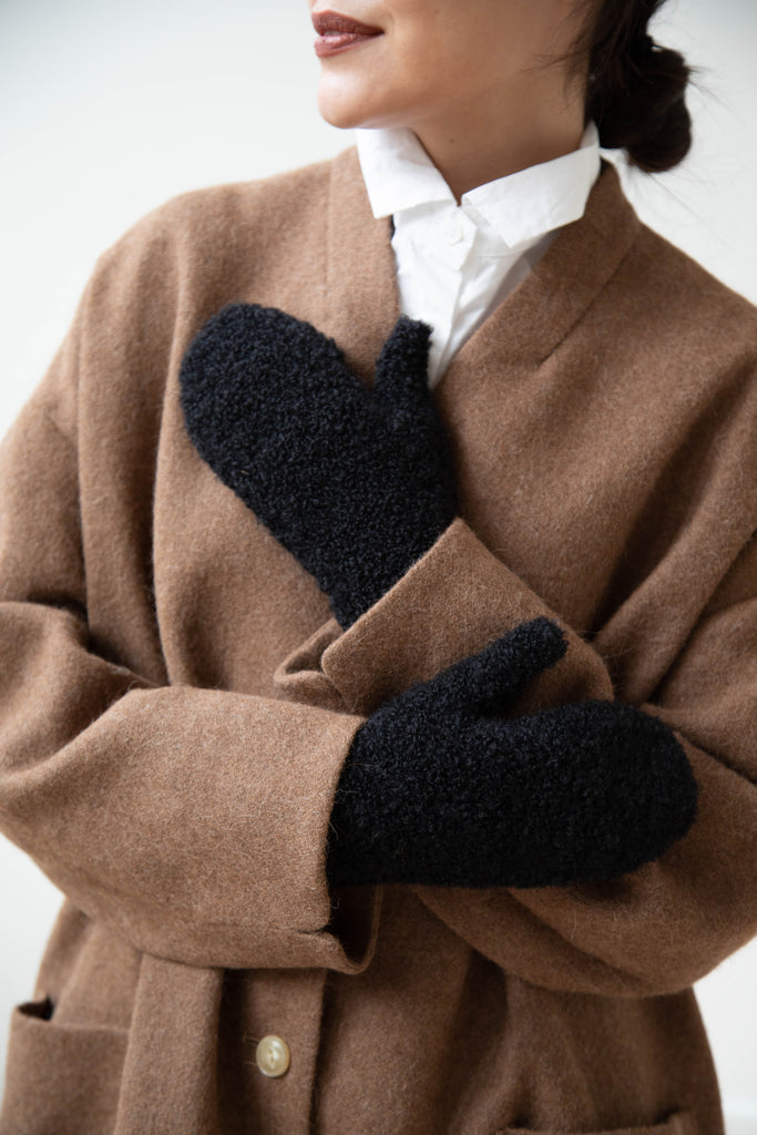 Makié Bouclé Mitten in Black