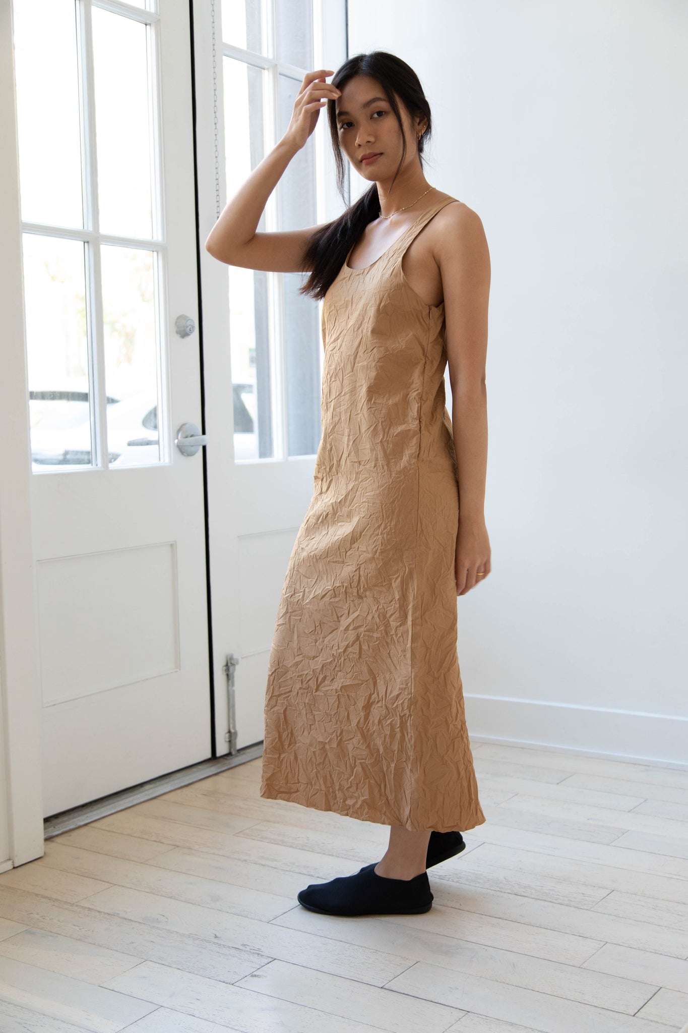 rennes — Auralee | Wrinkled Washed Finx Dress in Brown
