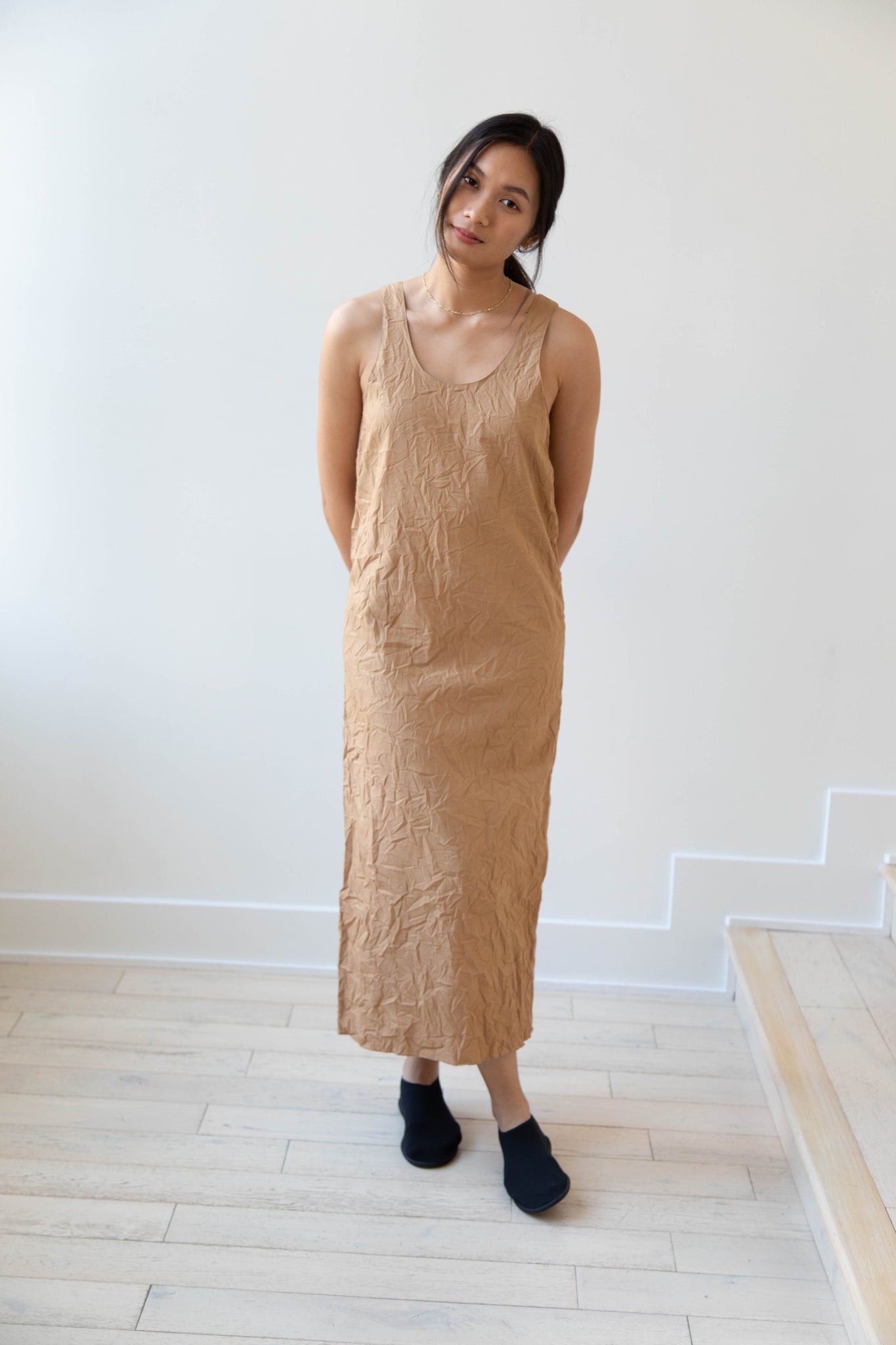 rennes — Auralee | Wrinkled Washed Finx Dress in Brown