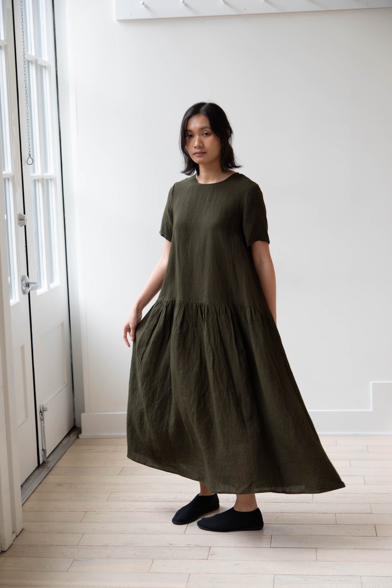 Apuntob | Linen Dress in Olive Green Apuntob | Linen Dress in Olive Green
