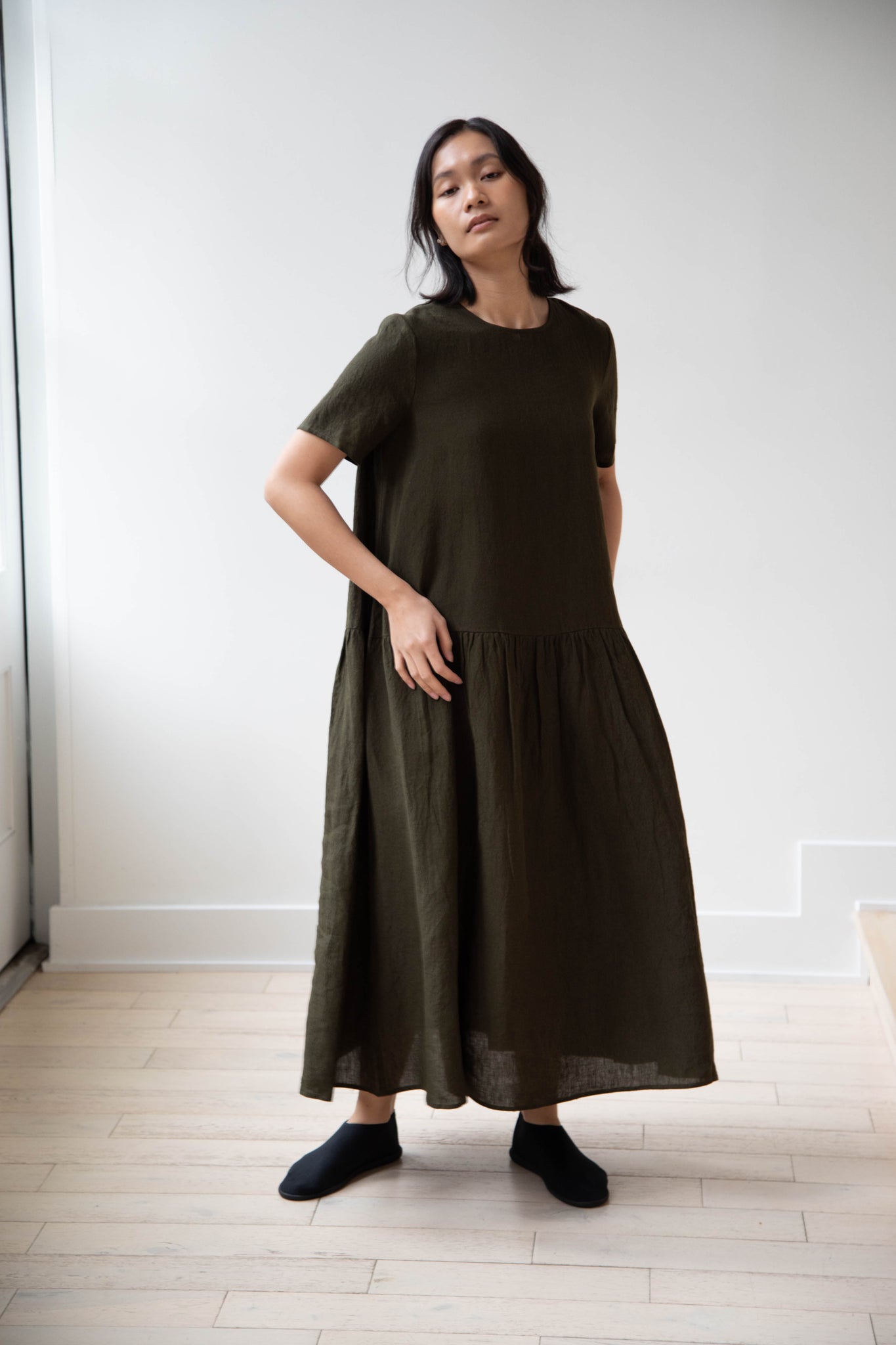 Apuntob | Linen Dress in Olive Green Apuntob | Linen Dress in Olive Green