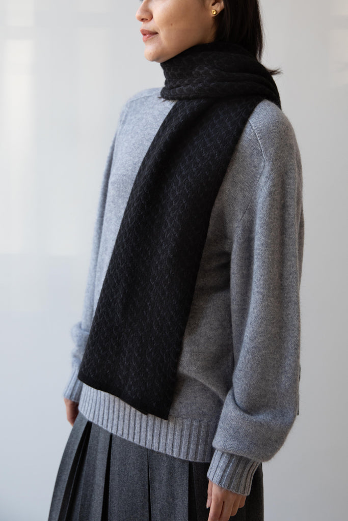 Grey's | Knit Leaves Scarf in Black