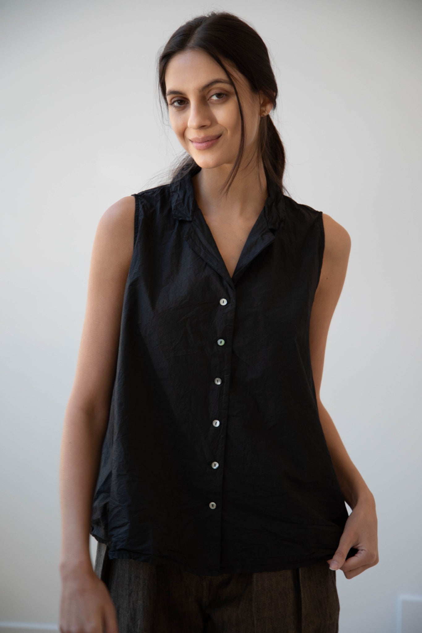 Album di Famiglia | TC Cotton Sleeveless Collar Shirt in Black Album di Famiglia | TC Cotton Sleeveless Collar Shirt in Black