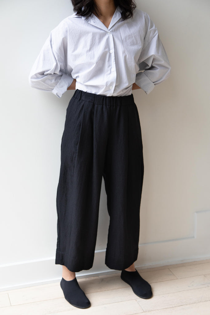 Apuntob | Pleated Linen Wool Trouser in Black