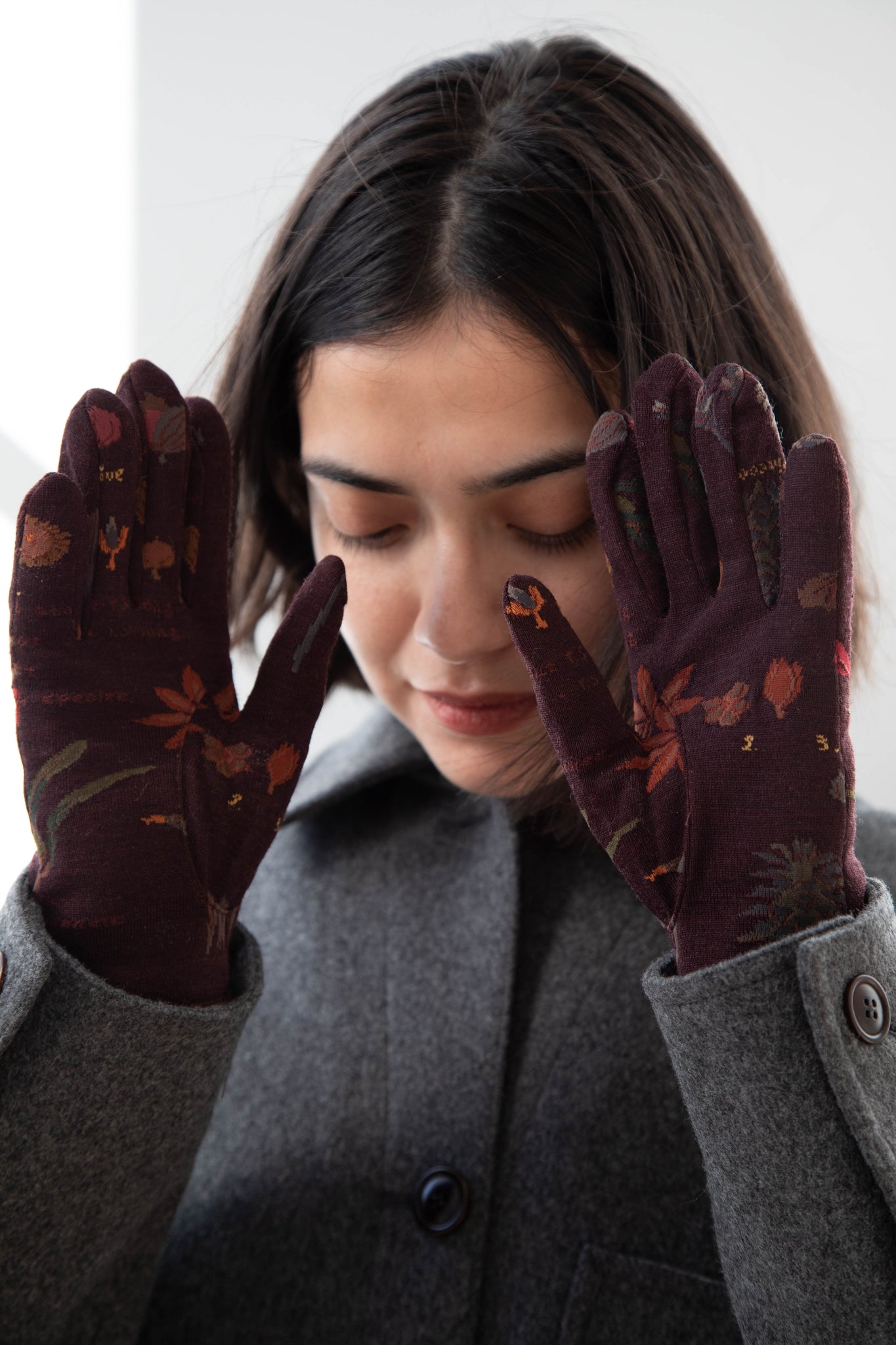 Antipast | Botanical Cashmere Gloves in Wine
