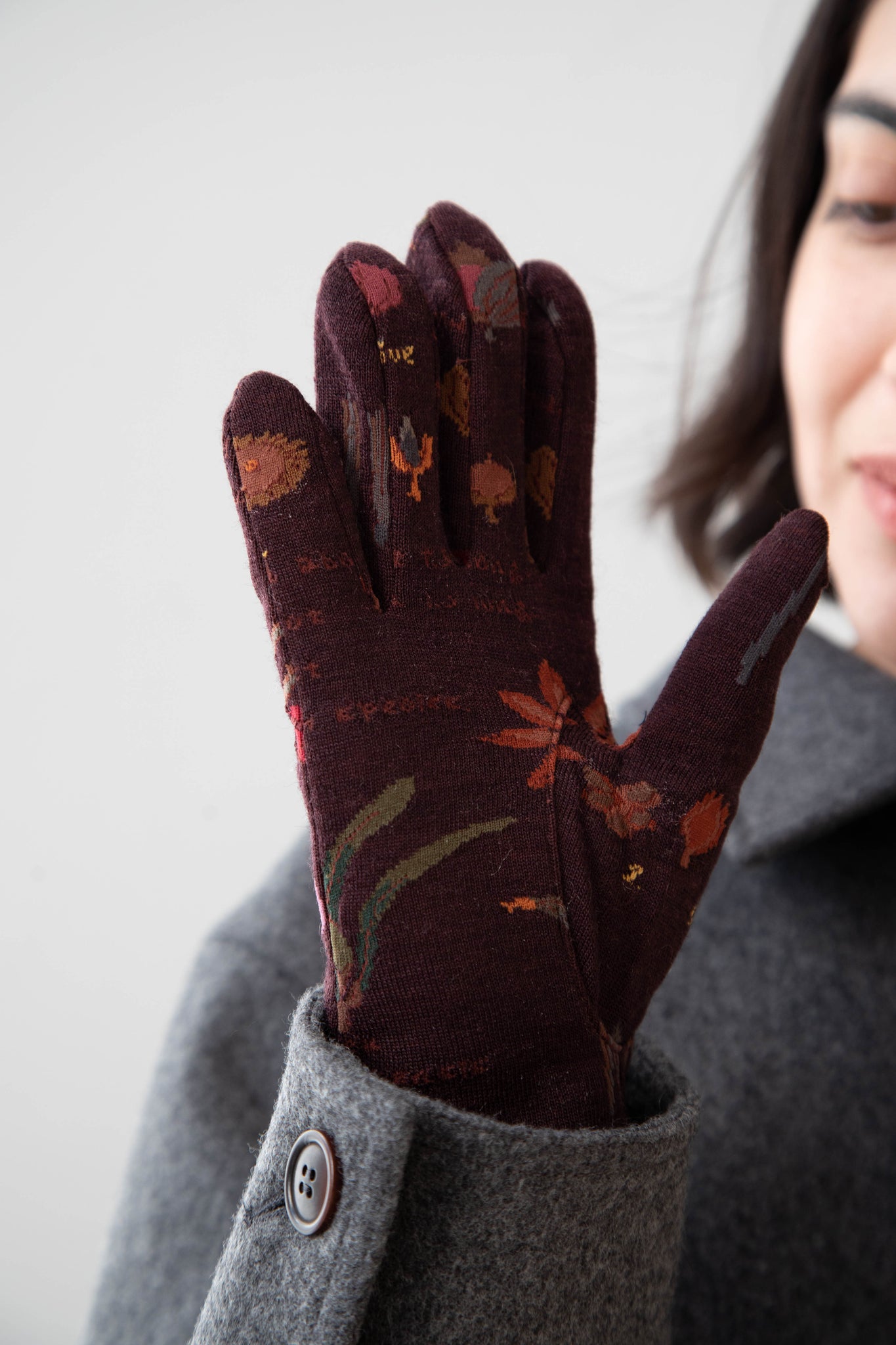 Antipast | Botanical Cashmere Gloves in Wine