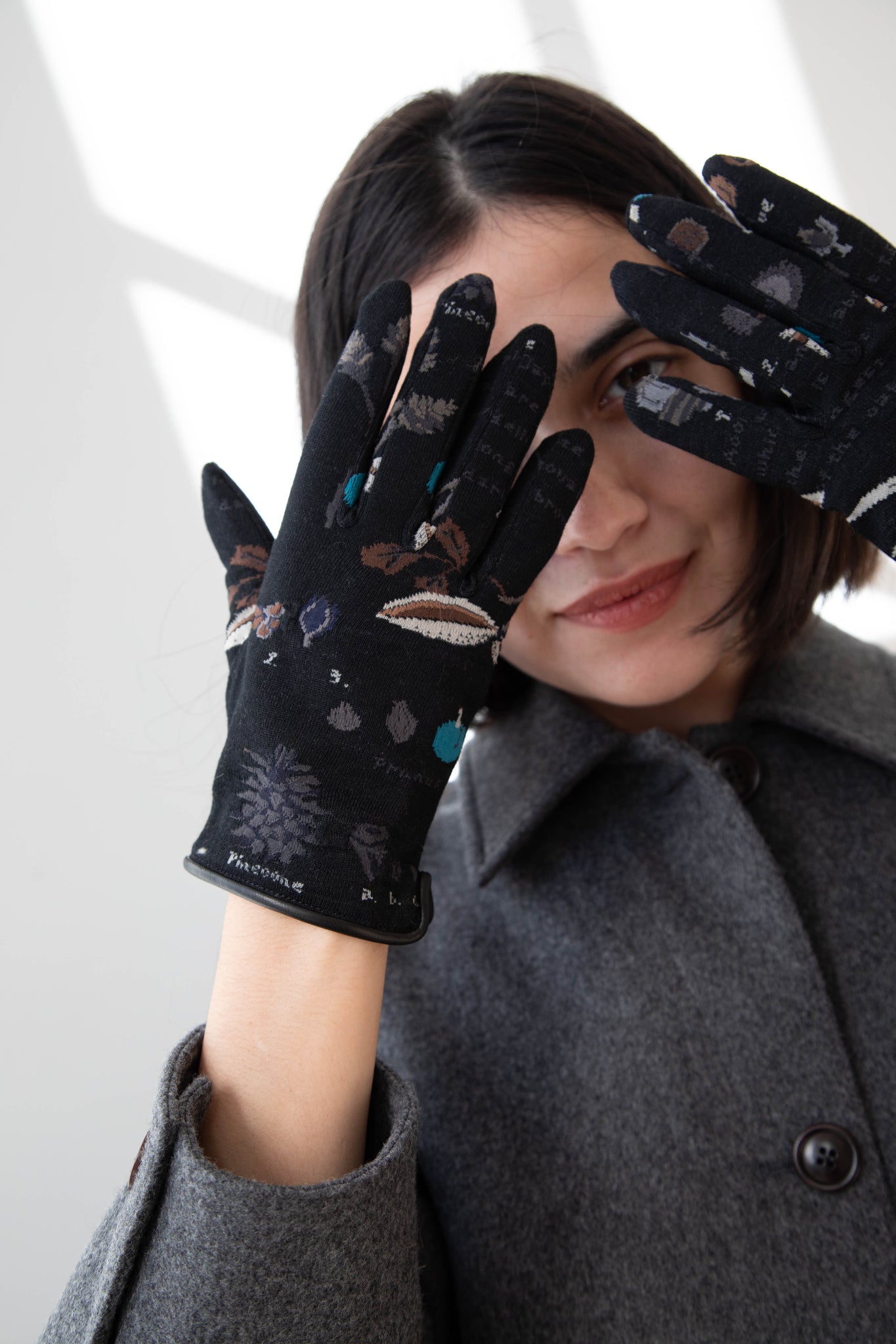 Antipast | Botanical Cashmere Gloves in Black