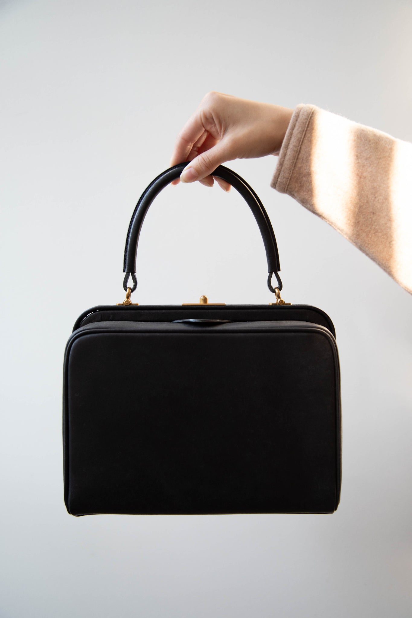 Modern doctors bag online