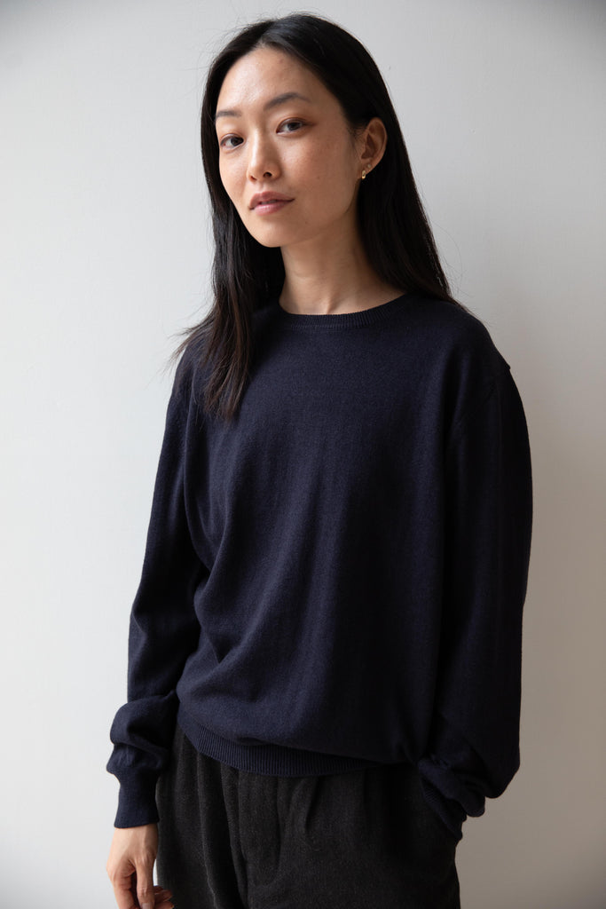 Evan Kinori | Thin Crewneck Sweater in Navy Wool Cotton