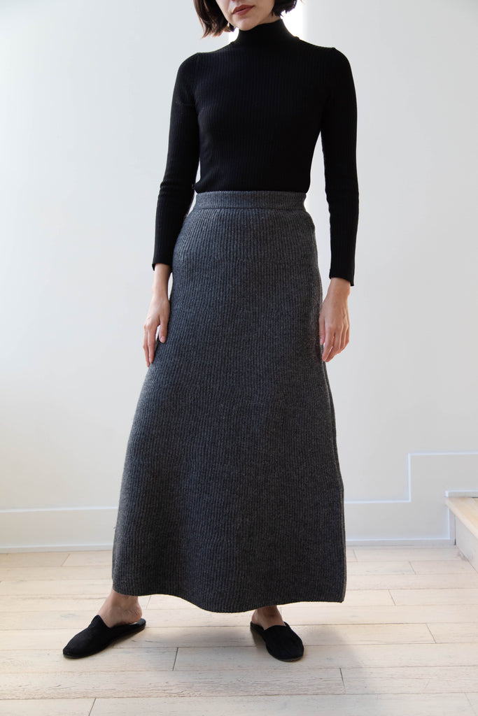 Auralee | Rib Knit Flare Skirt in Charcoal