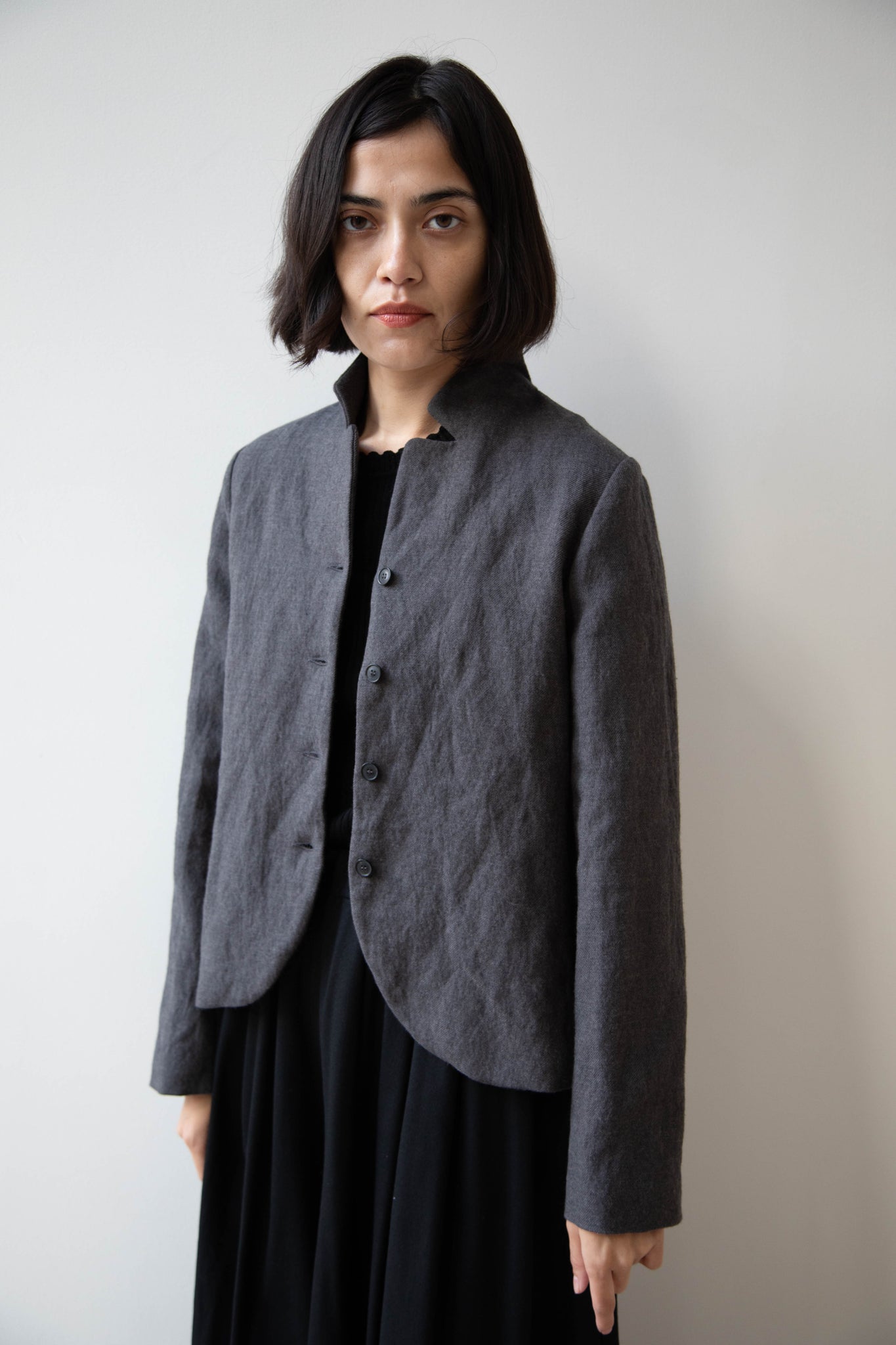 Apuntob | Fitted Blazer in Charcoal Twill