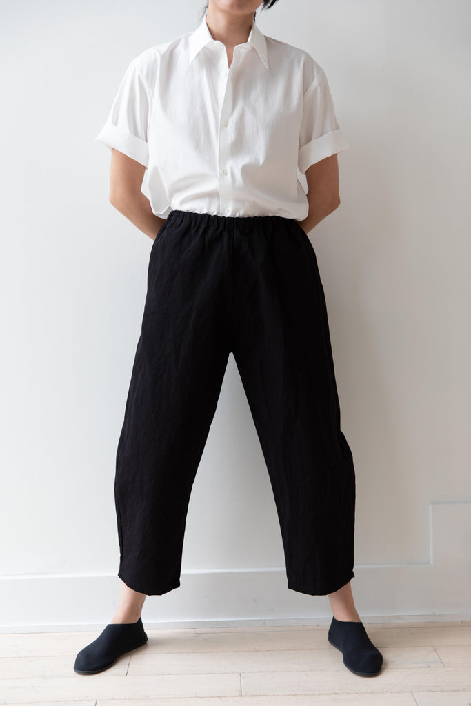 Apuntob | Curved Trousers in Black