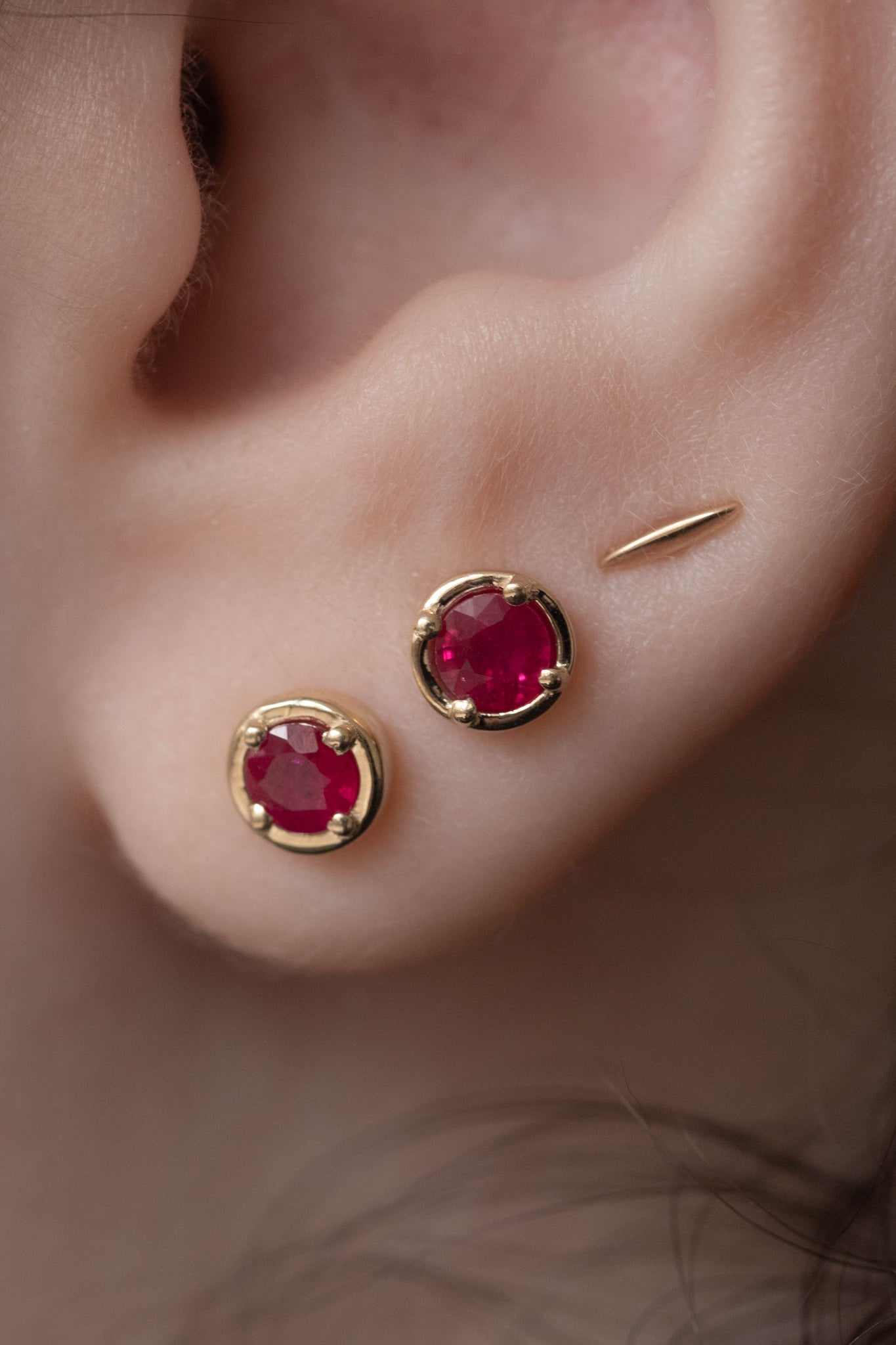 Buy Glitzy Posh Floral Single Ruby Stone Drop Diamond Earrings |GRT  Jewellers