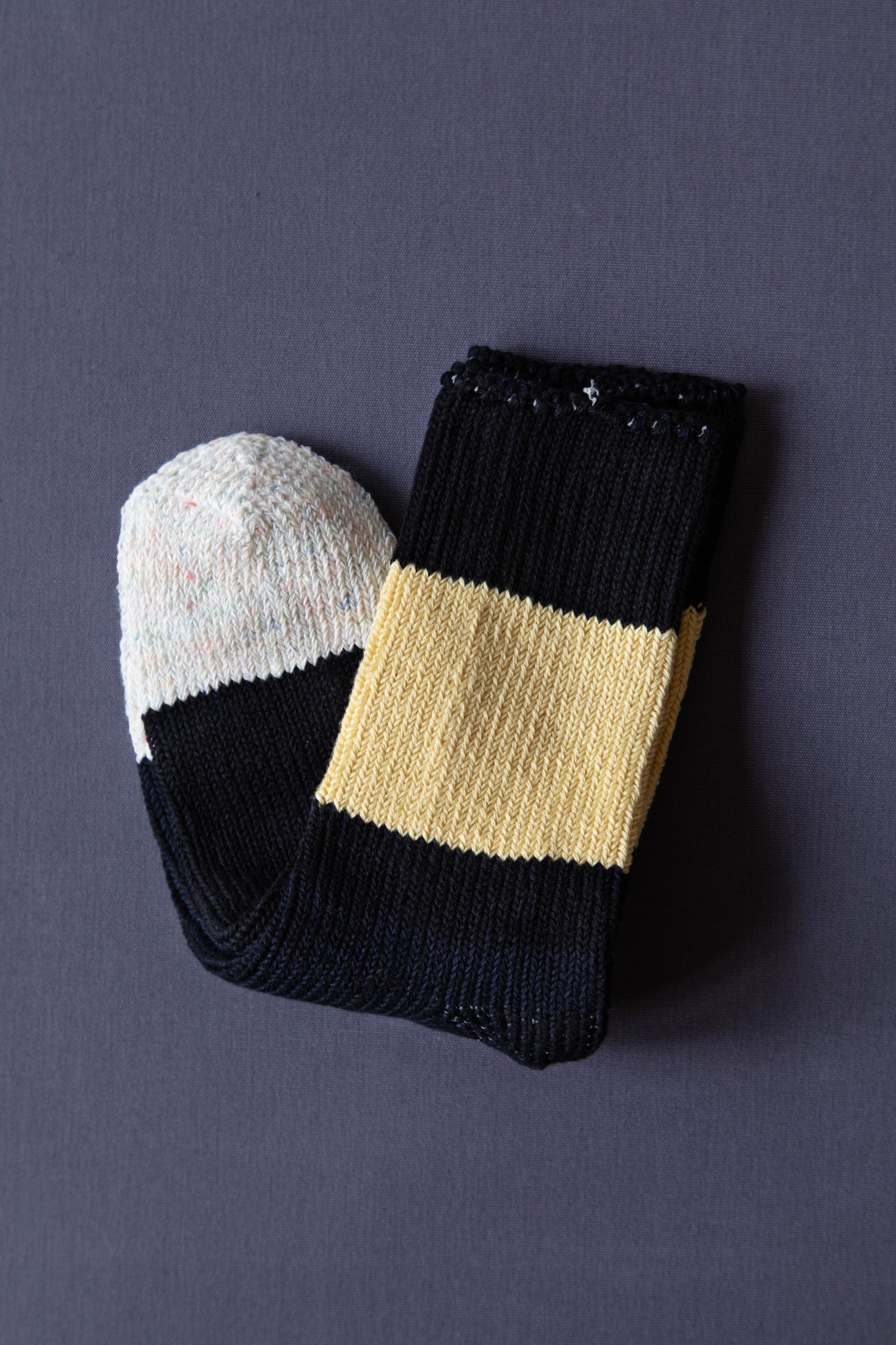 Aseedonclöud | Socks in Black & Buttercup