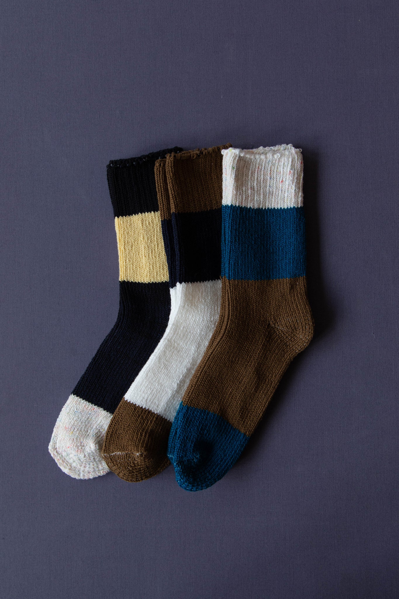 Aseedonclöud | Socks in Black & Buttercup