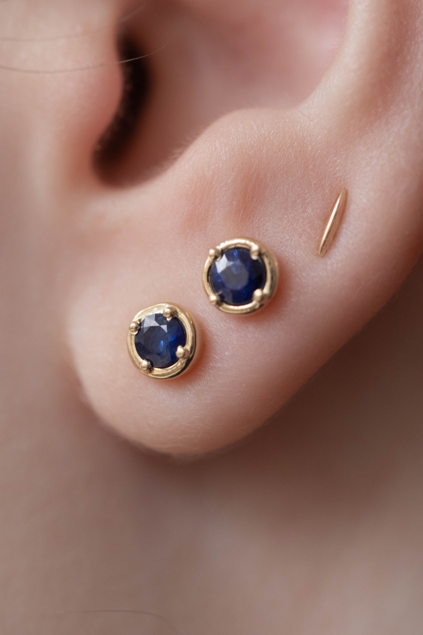 Kathryn Bentley | Large Dot Studs in Blue Sapphire