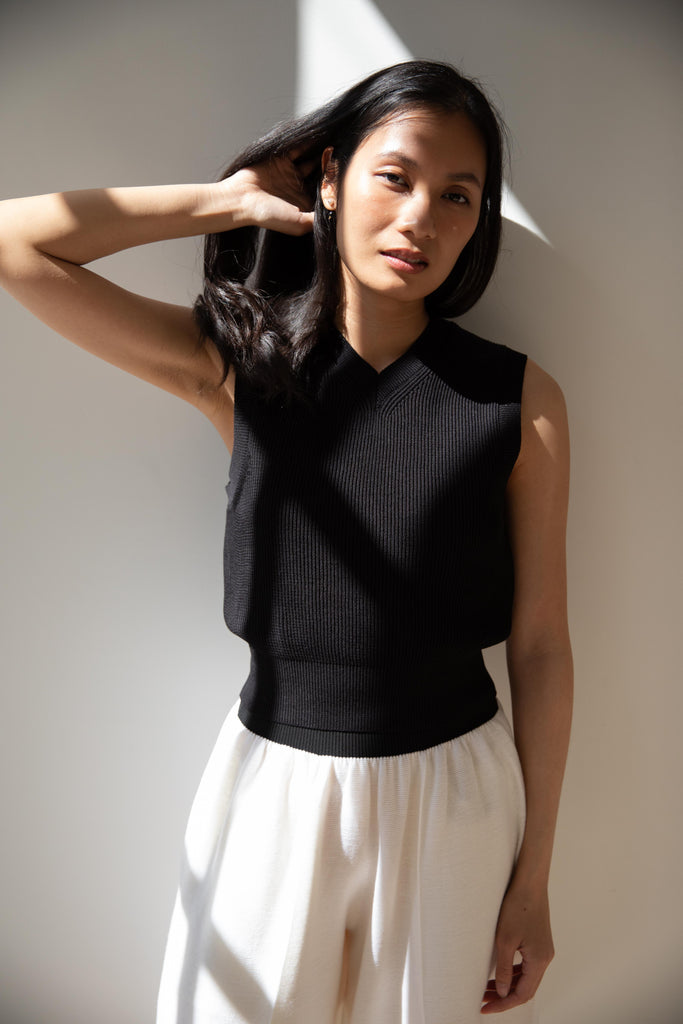 Auralee | Flat Yarn Rib Knit Vest in Black