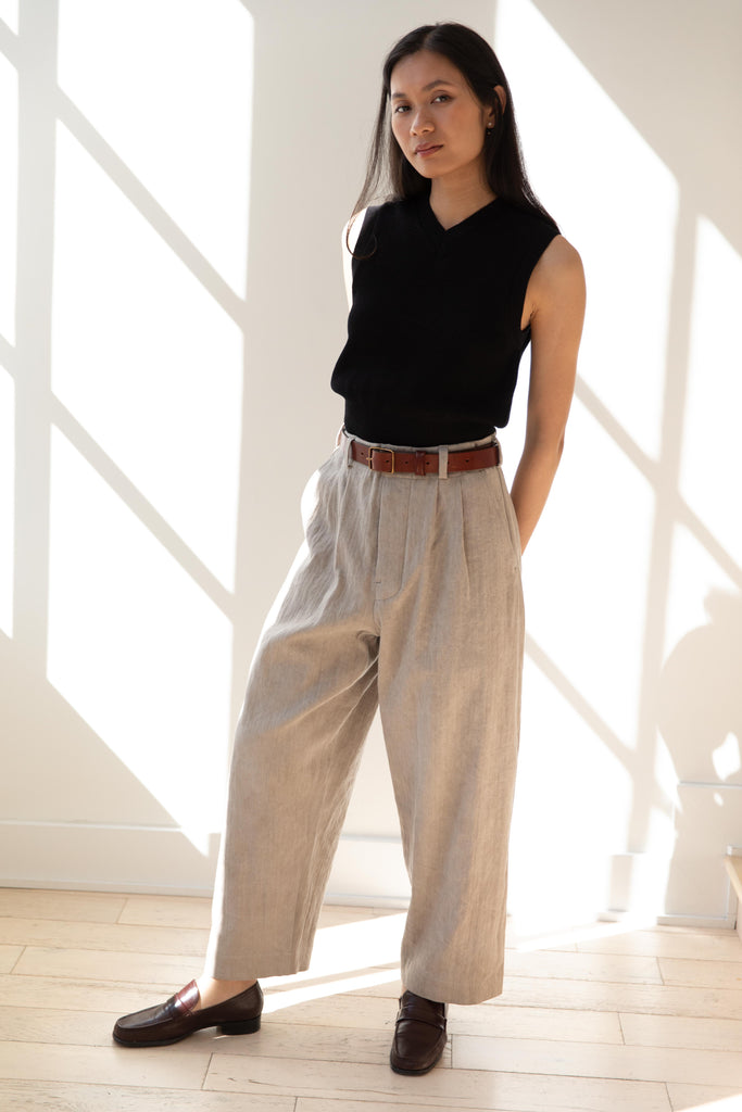 Evan Kinori | Two Pleat Pants in Dark Beige Cold Dyed Linen Cotton Herringbone