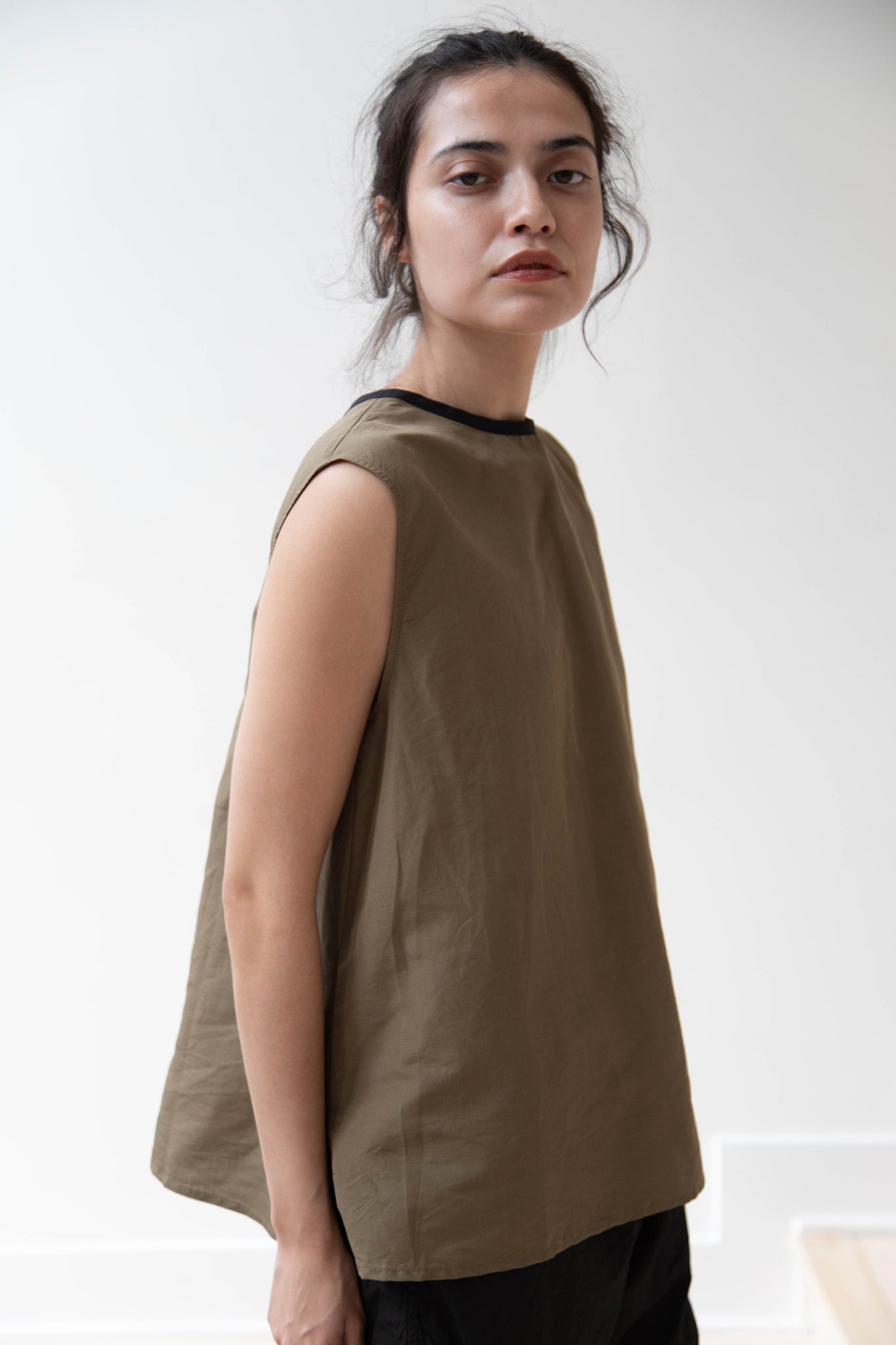 Robe de Peau | Piped Blouse in Olive