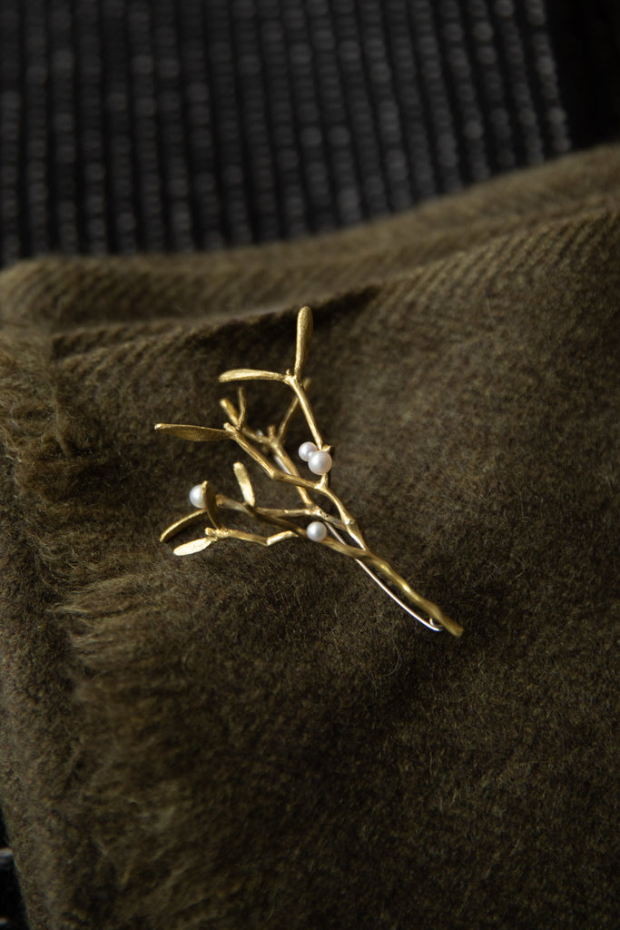 Aseedonclöud | Mistle Toe Brooch in Brass