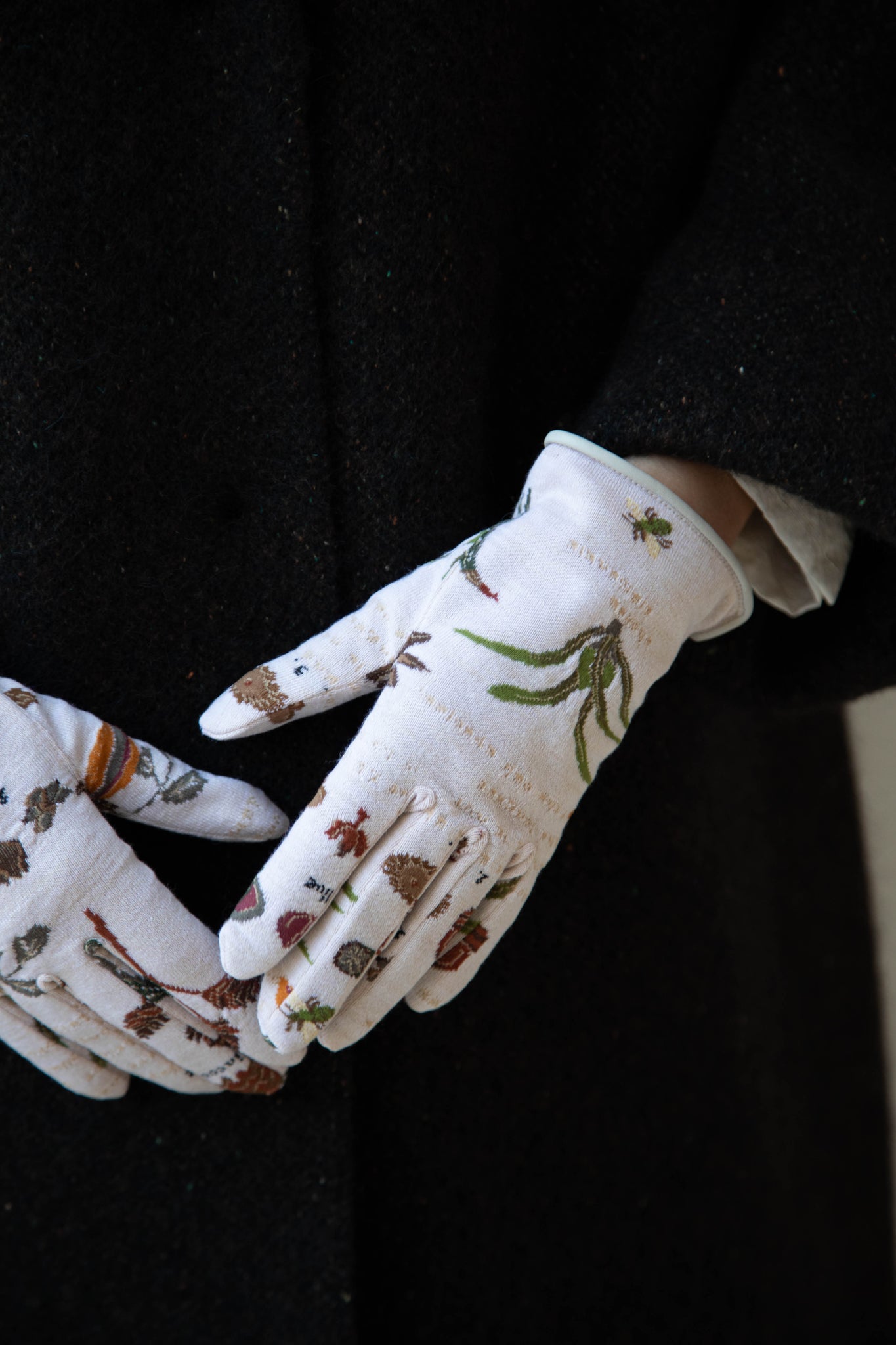 Antipast | Botanical Cashmere Gloves in Ivory