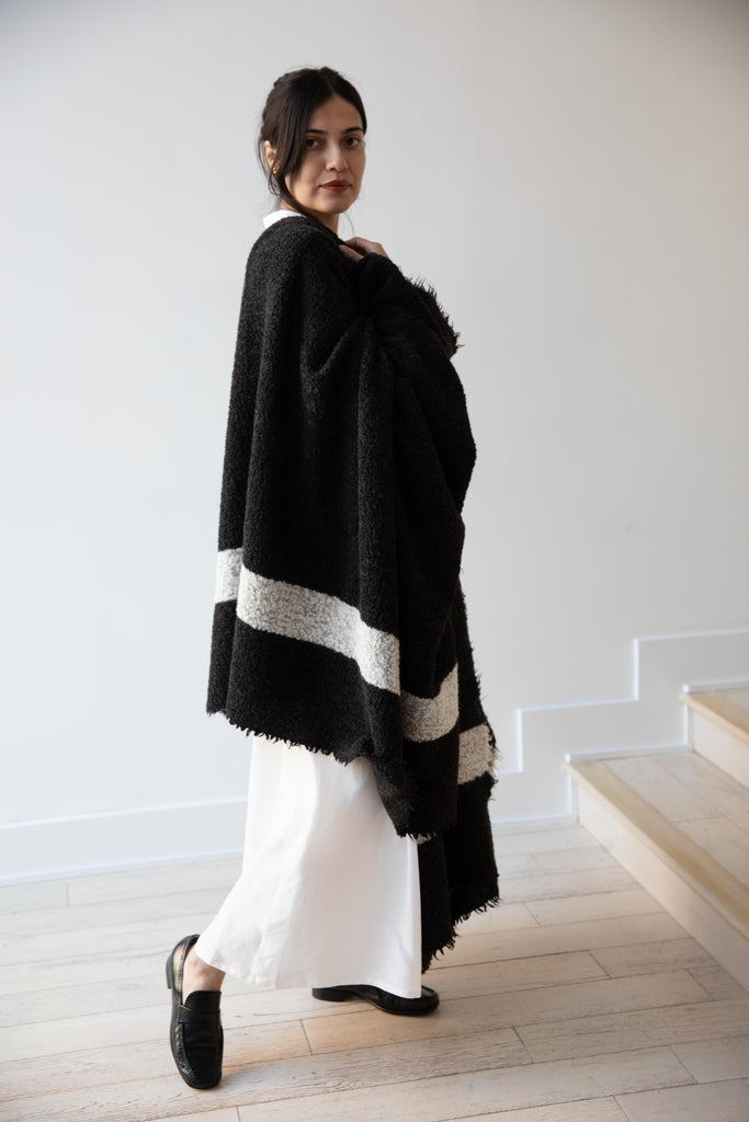 Apuntob | Blanket in Black & White