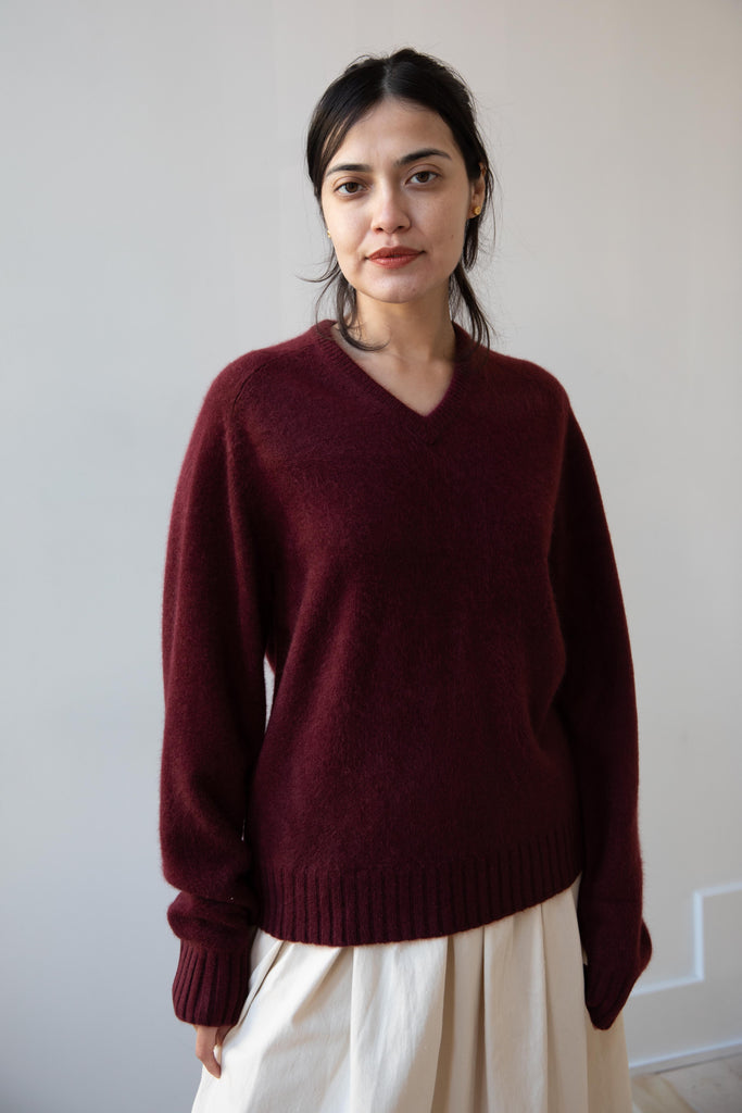 Carven | V-Neck Cashmere Sweater in Pinot