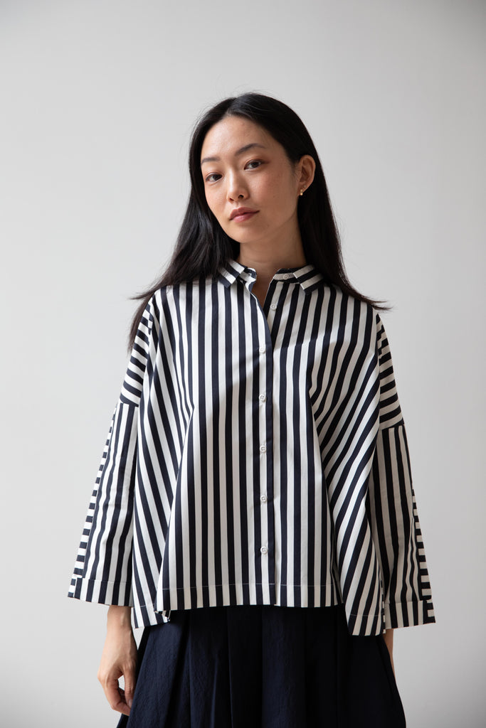 École de Curiosités | Brigitte Shirt in White & Navy Stripe