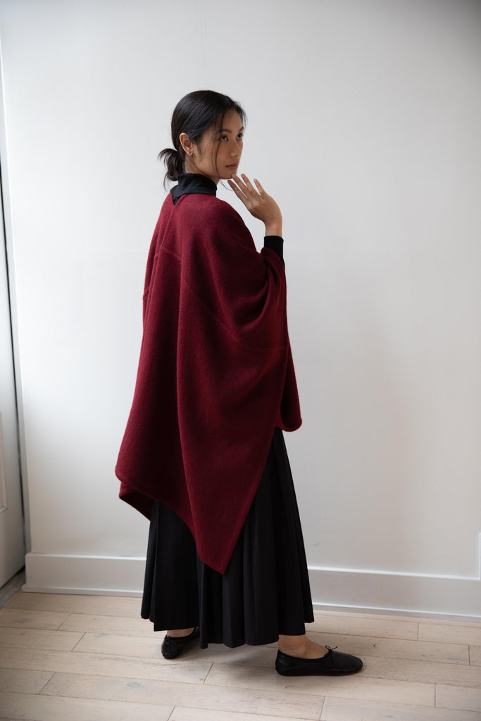 Norlha | Seamed Cape in Burgundy