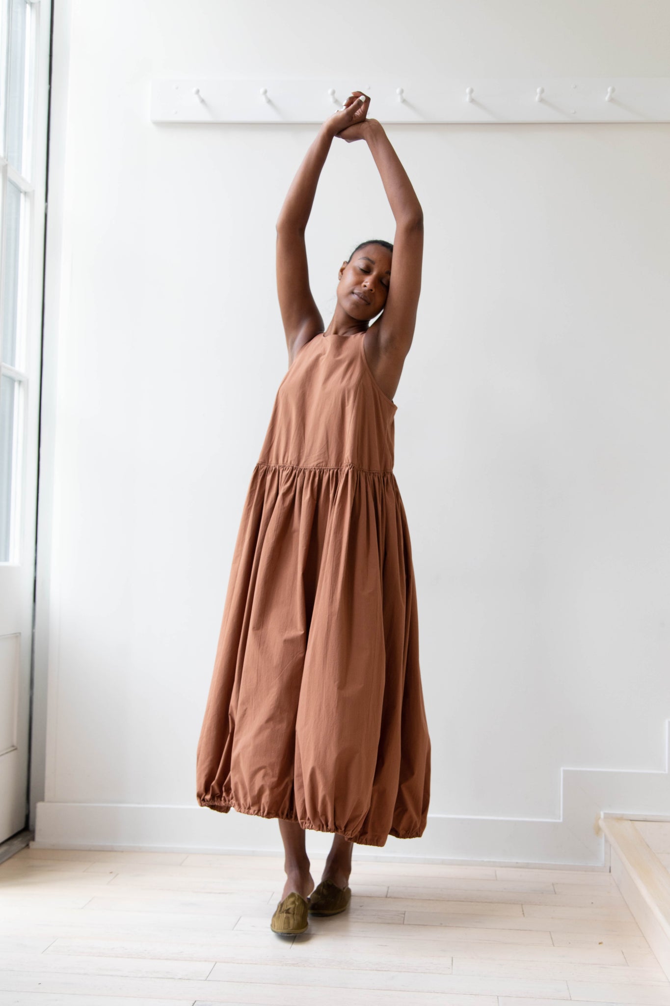 Sayaka Davis | Balloon Dress in Coffee