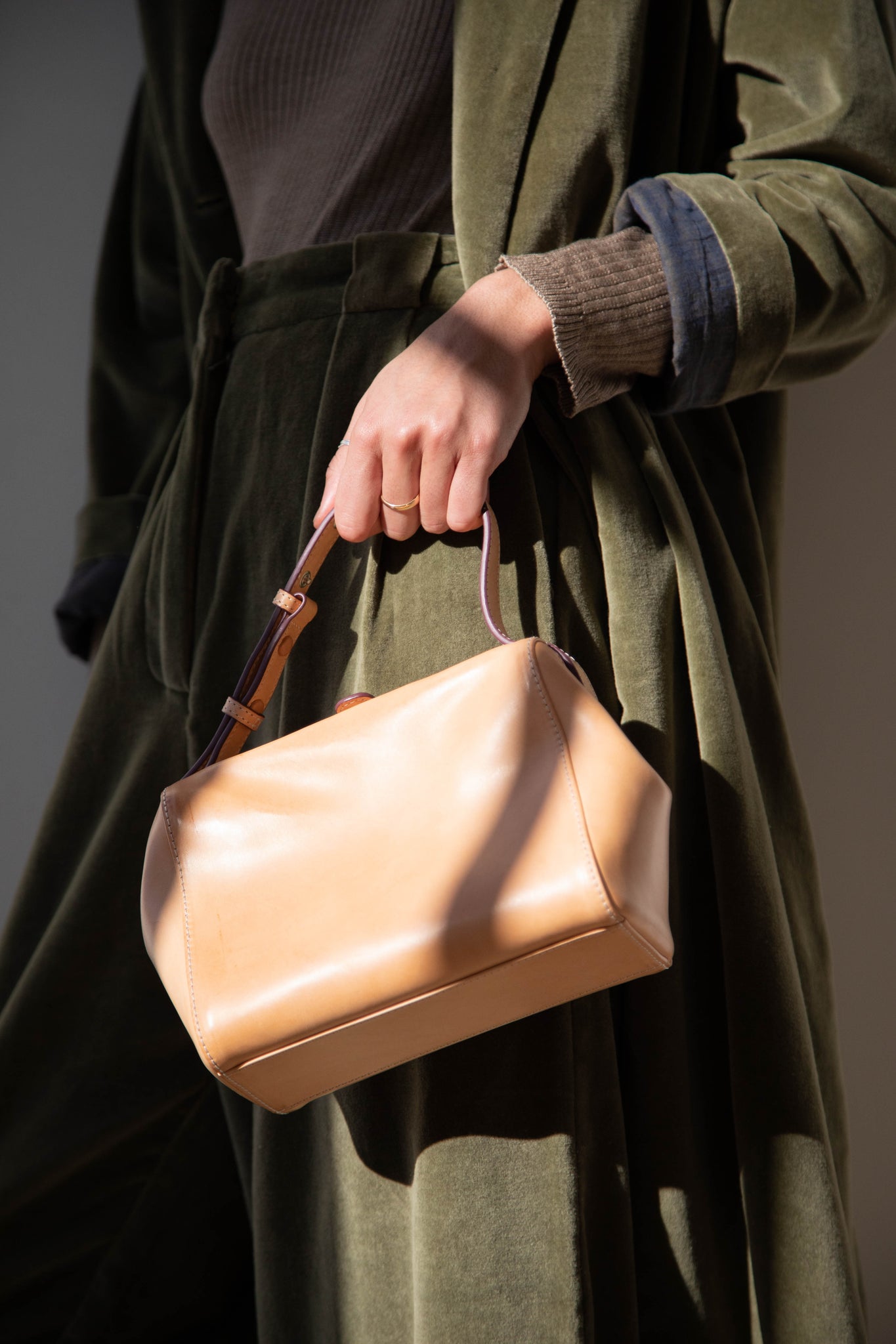 The Backward Vendor Medicine Bag in Natural Leather