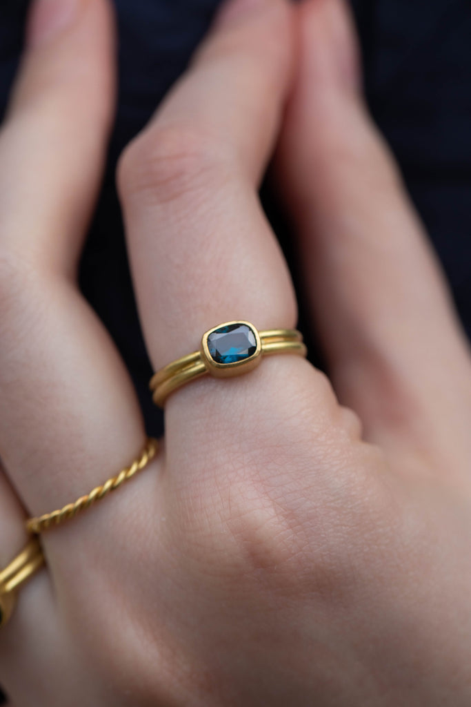East Camp Sapphire Double Band Ring in 18k Gold