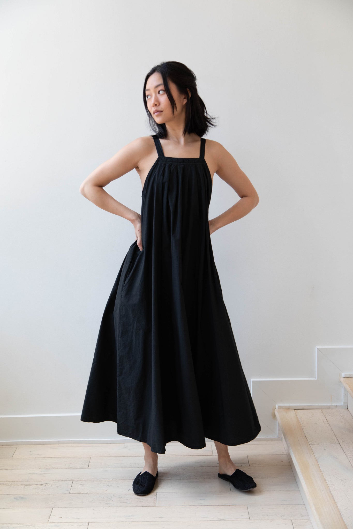 Black crane wide online dress